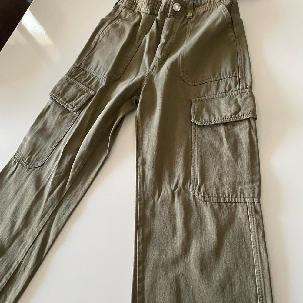 Zara women’s Olive Cargo Pants